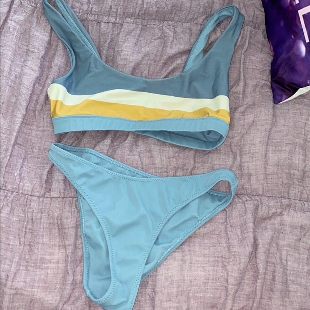 Kendall & Kylie Bikini (Top & Bottom)